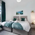 Classic 4-bedroom Retreat Close To Infinity Bridge *