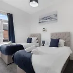 Classic 4-bedroom Retreat Close To Infinity Bridge Σπίτι διακοπών Thornaby on Tees
