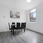 Classic 4-bedroom Retreat Close To Infinity Bridge Σπίτι διακοπών