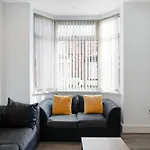 Classic 4-bedroom Retreat Close To Infinity Bridge Thornaby on Tees