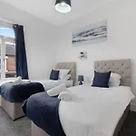 Classic 4-bedroom Retreat Close To Infinity Bridge * Thornaby on Tees