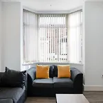 Classic 4-bedroom Retreat Close To Infinity Bridge *