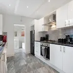 Σπίτι διακοπών Classic 4-bedroom Retreat Close To Infinity Bridge