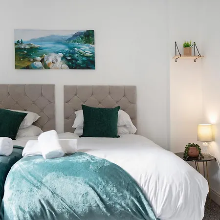 Classic 4-bedroom Retreat Close To Infinity Bridge Thornaby on Tees