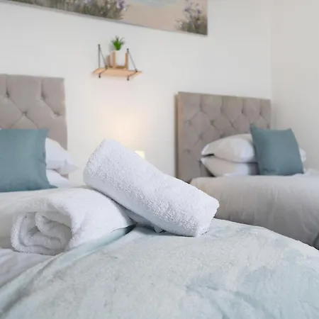 Classic 4-bedroom Retreat Close To Infinity Bridge Appartamento