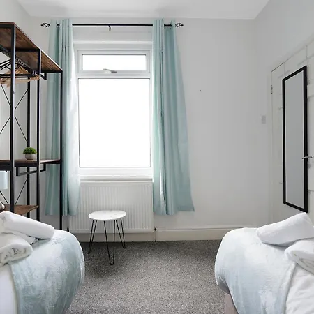 Classic 4-bedroom Retreat Close To Infinity Bridge Thornaby on Tees