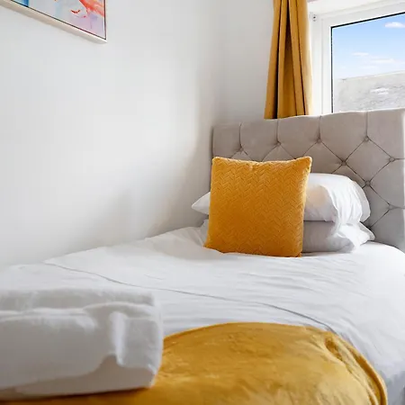 Apartment Classic 4-bedroom Retreat Close To Infinity Bridge