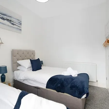 Feriehus Classic 4-bedroom Retreat Close To Infinity Bridge Thornaby on Tees