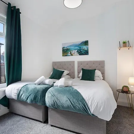 Classic 4-bedroom Retreat Close To Infinity Bridge *