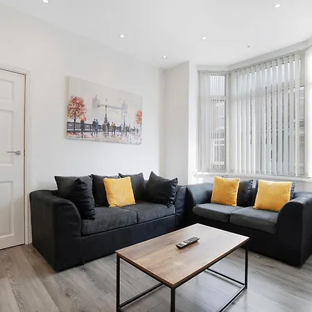 Classic 4-bedroom Retreat Close To Infinity Bridge Lejlighed