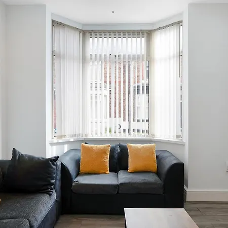 Classic 4-bedroom Retreat Close To Infinity Bridge Thornaby on Tees